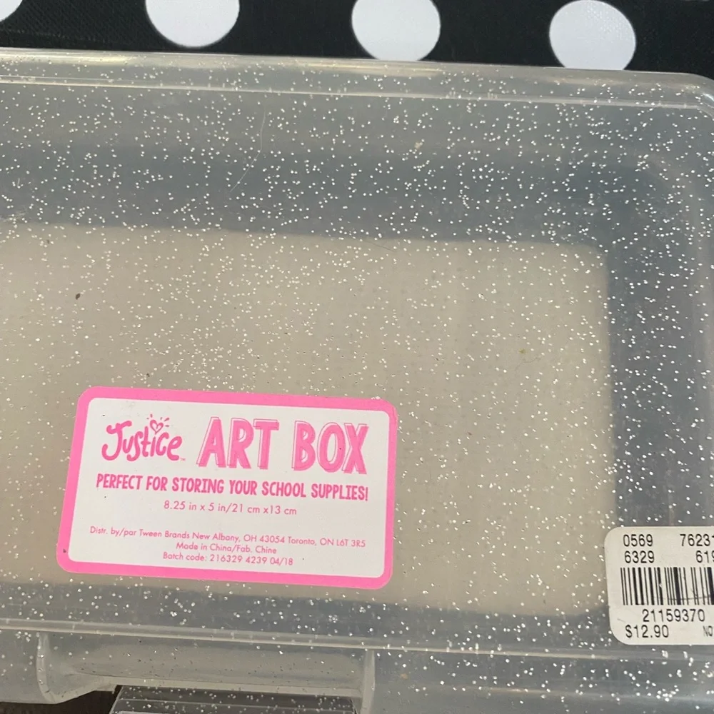 Justice Loose leaf has 3 folders and slats for organizing w Name Tag & Art box - Picture 12 of 12